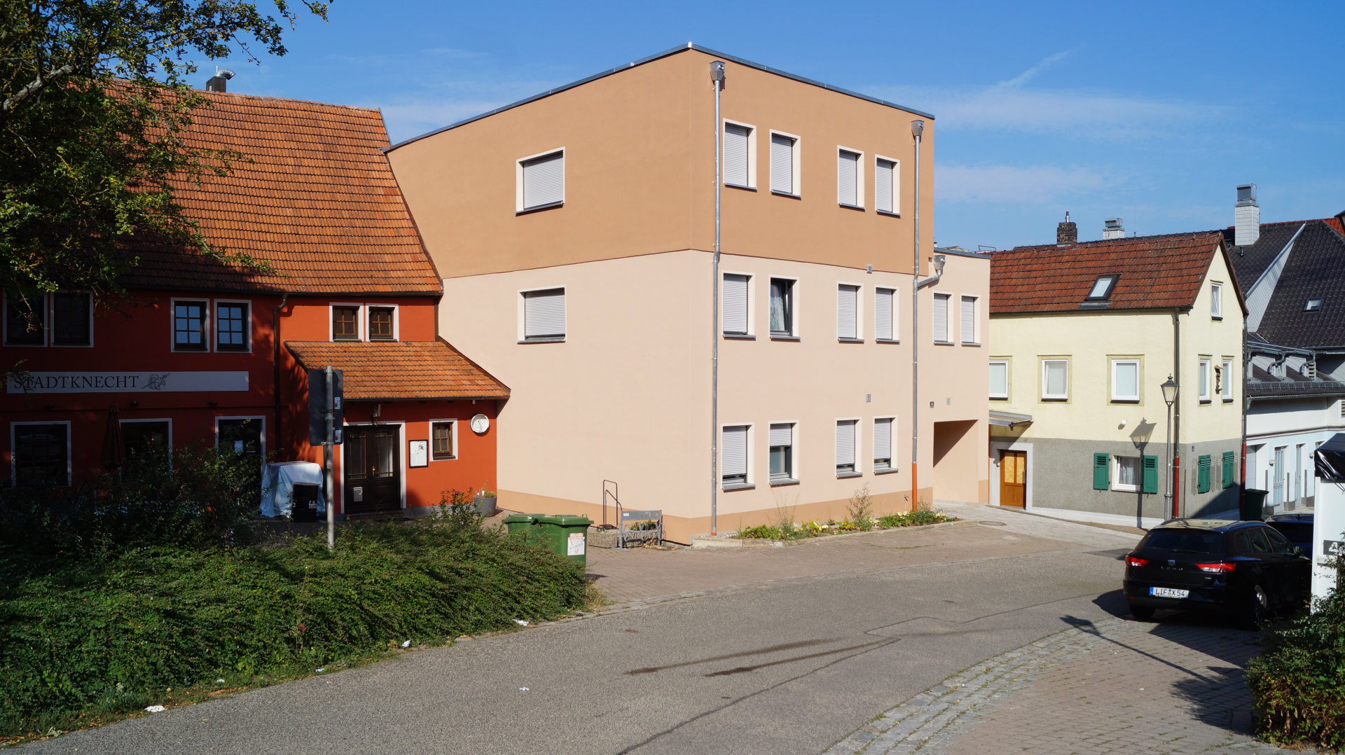 Straßenansicht des fertiggestellten Gebäudes